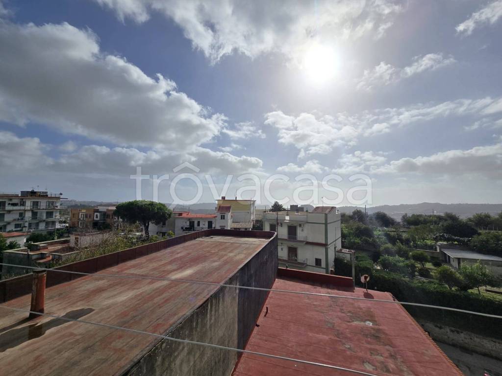 appartamento in vendita a Napoli in zona Pianura