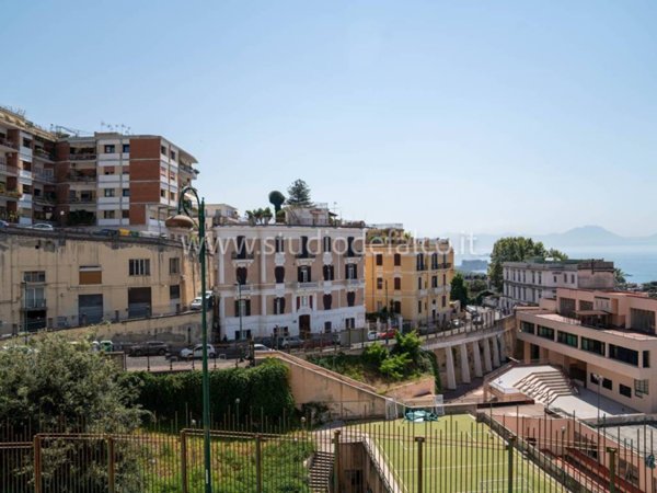 appartamento in vendita a Napoli in zona Chiaia