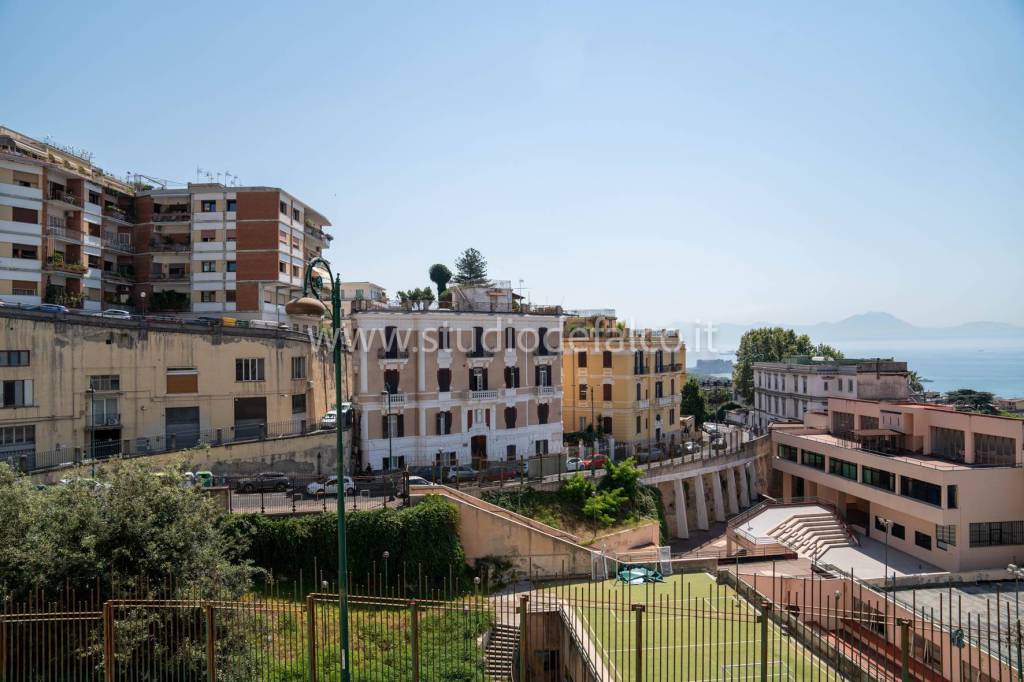 appartamento in vendita a Napoli in zona Chiaia