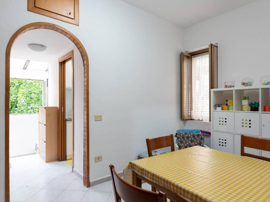 appartamento in vendita a Napoli in zona Chiaia