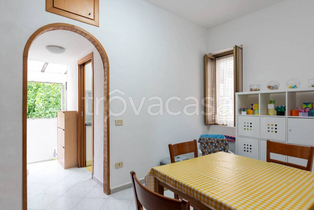 appartamento in vendita a Napoli in zona Chiaia