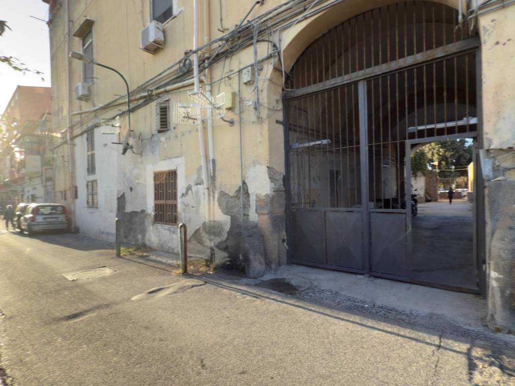 appartamento in vendita a Napoli in zona Barra