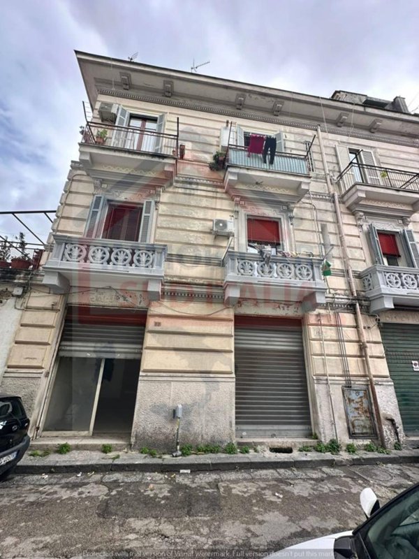 negozio in vendita a Napoli in zona Secondigliano