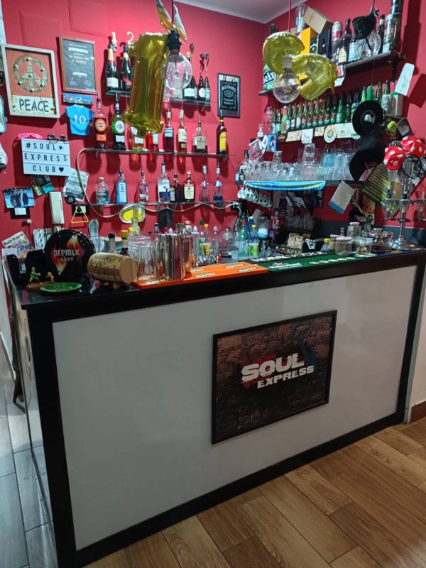 locale commerciale in vendita a Napoli in zona Bagnoli