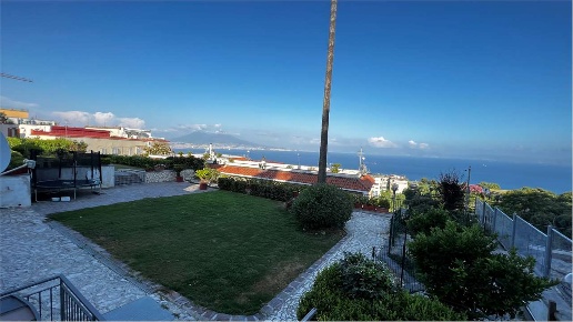 appartamento in vendita a Napoli in zona Posillipo