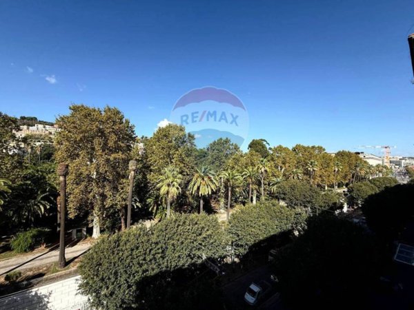 appartamento in vendita a Napoli in zona Poggioreale