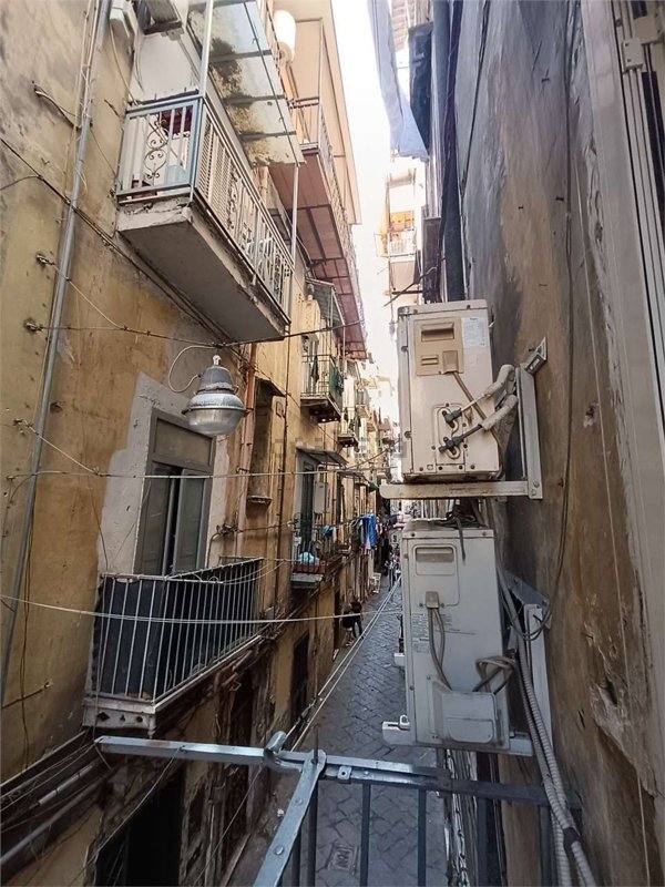 appartamento in vendita a Napoli in zona Pendino / San Giuseppe