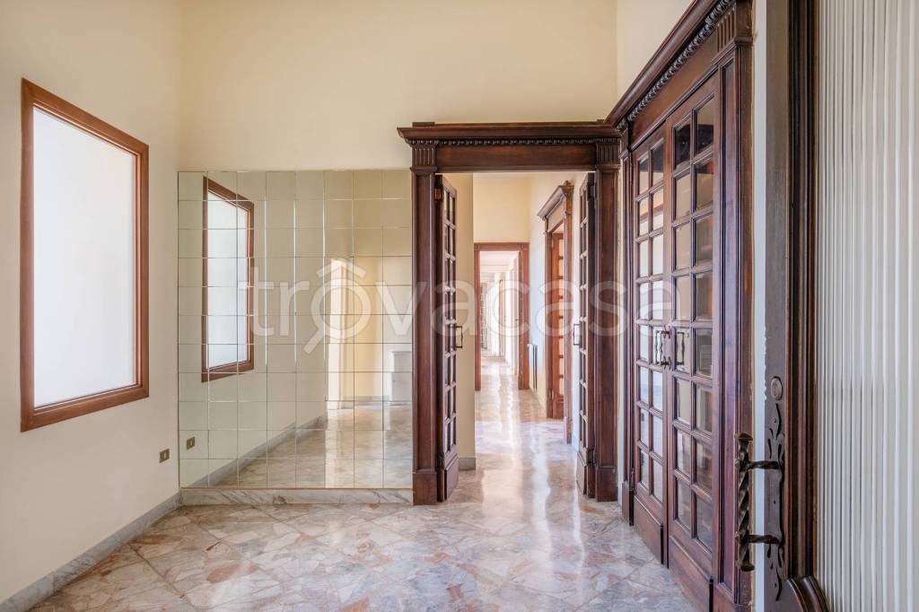 appartamento in vendita a Napoli in zona Chiaia