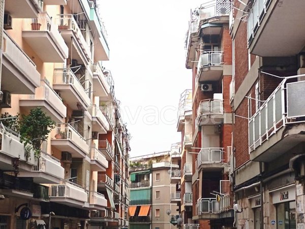 negozio in vendita a Napoli in zona Soccavo