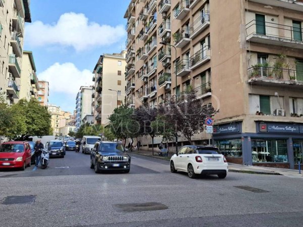 negozio in vendita a Napoli in zona Arenella