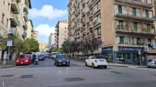 negozio in vendita a Napoli in zona Arenella