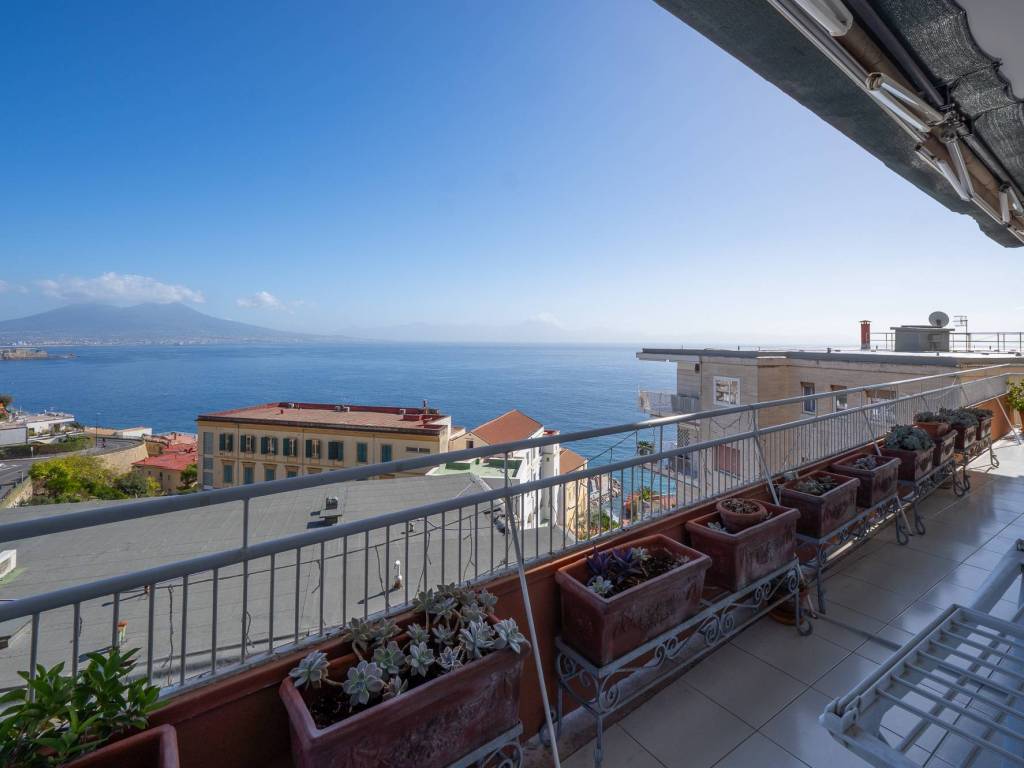 appartamento in vendita a Napoli in zona Posillipo