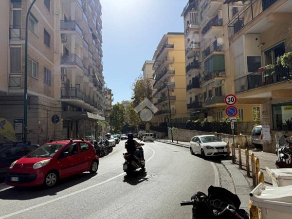 ufficio in vendita a Napoli in zona Arenella