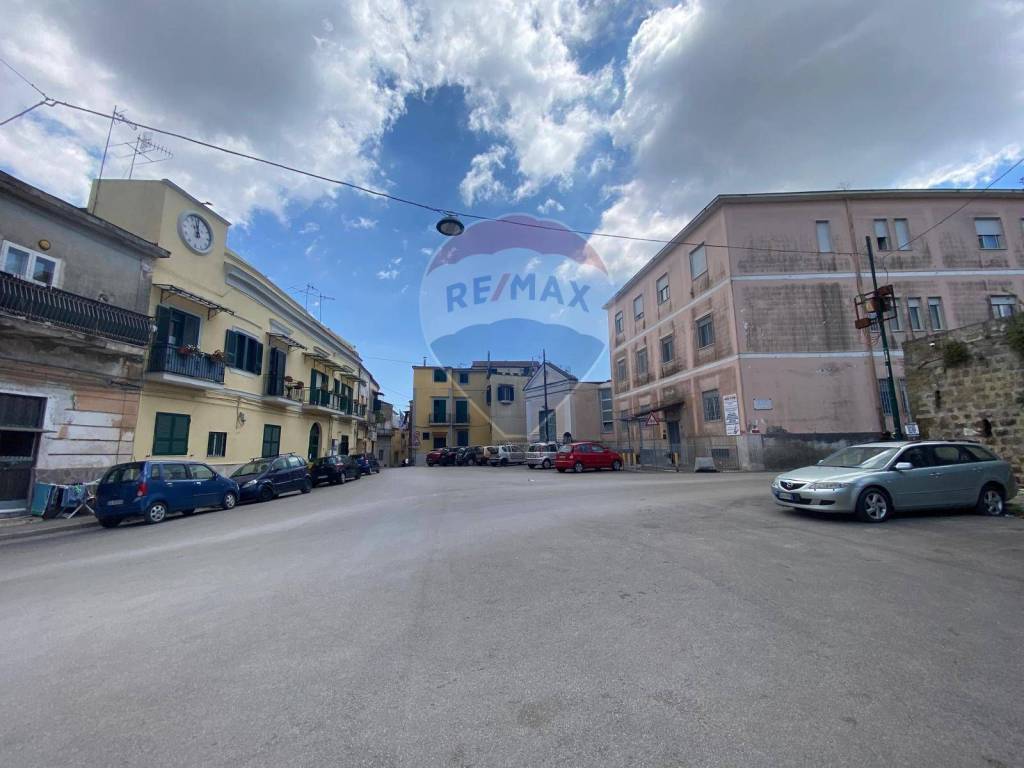 negozio in vendita a Napoli in zona Chiaiano