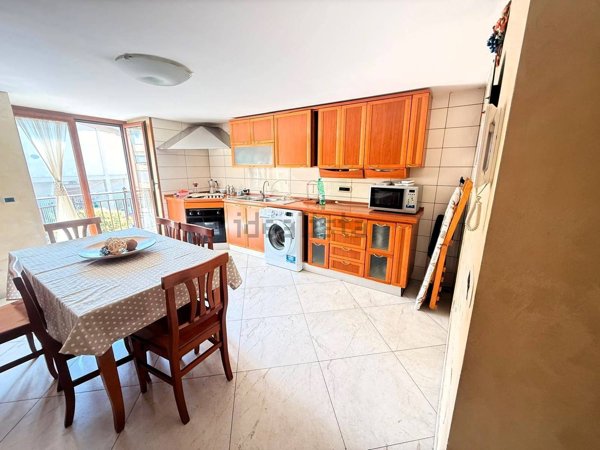 appartamento in vendita a Napoli in zona San Carlo all'Arena