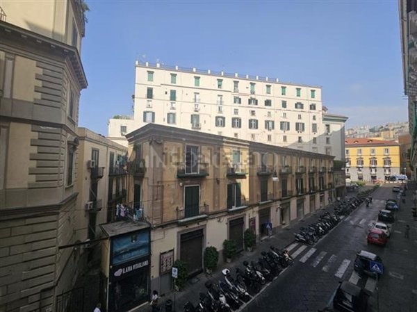 appartamento in vendita a Napoli in zona Chiaia