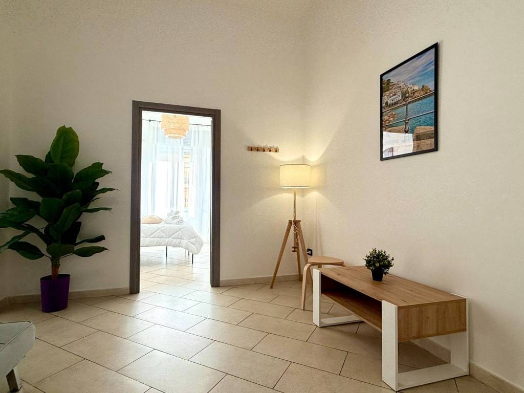 negozio in vendita a Napoli in zona Pendino / San Giuseppe