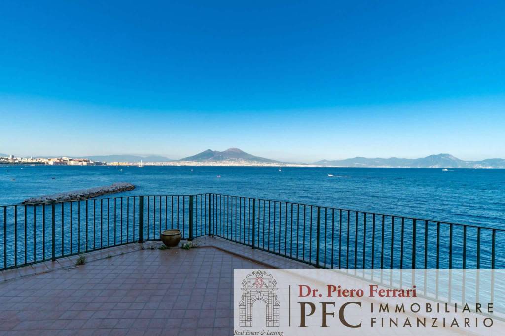 appartamento in vendita a Napoli in zona Posillipo