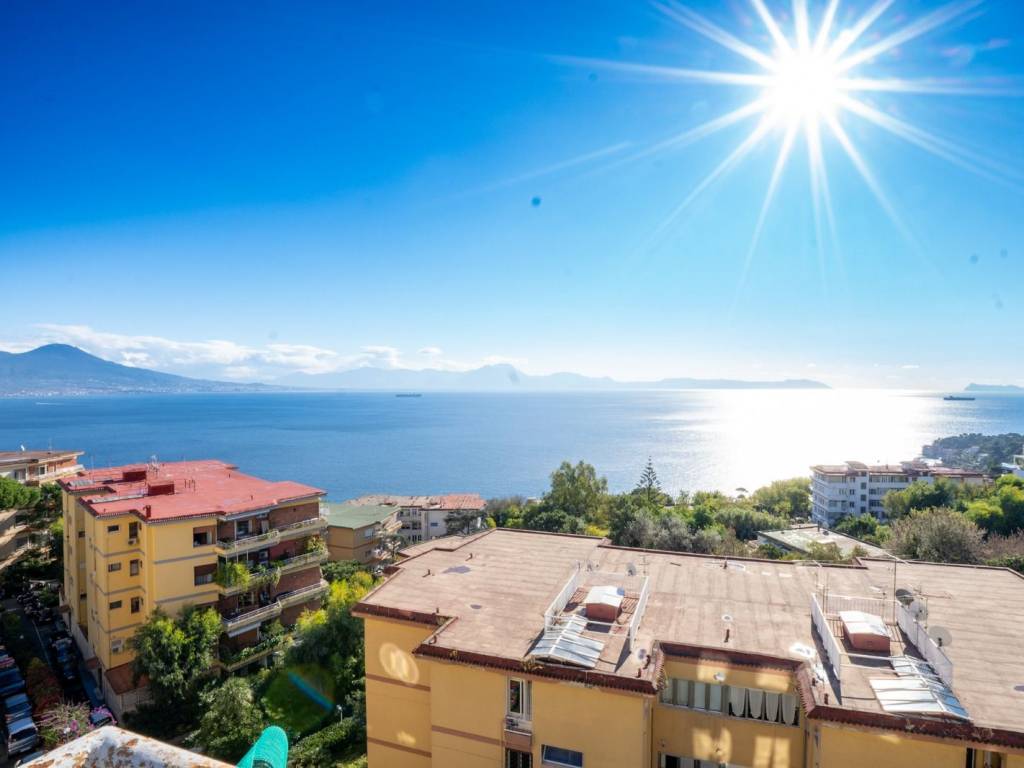 appartamento in vendita a Napoli in zona Posillipo
