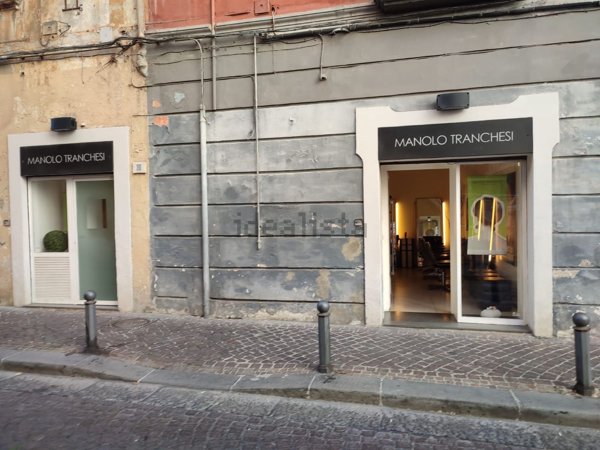 negozio in vendita a Napoli in zona Chiaia