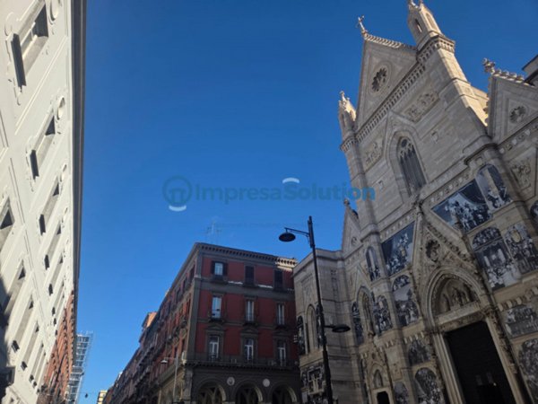 negozio in vendita a Napoli in zona Pendino / San Giuseppe