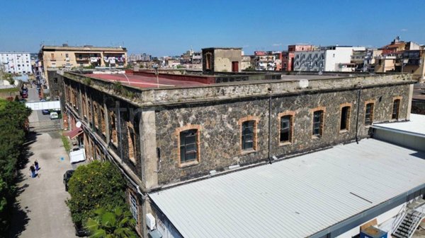 capannone in vendita a Napoli in zona San Giovanni a Teduccio