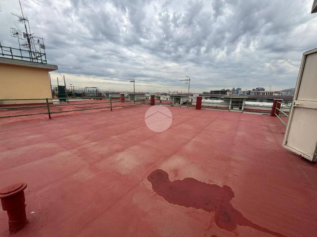 locale commerciale in vendita a Napoli in zona Zona Industriale-Ferrovia