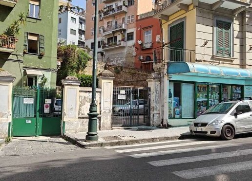 appartamento in vendita a Napoli in zona Chiaia