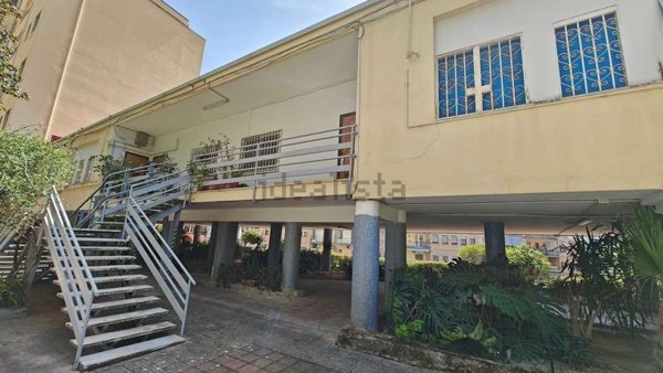 appartamento in vendita a Napoli in zona Chiaia