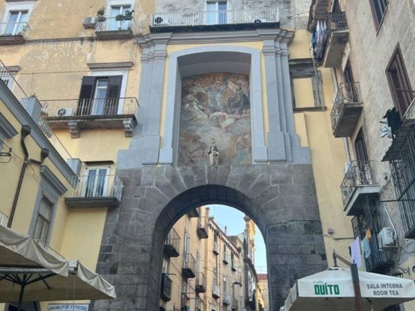 negozio in vendita a Napoli in zona Stella