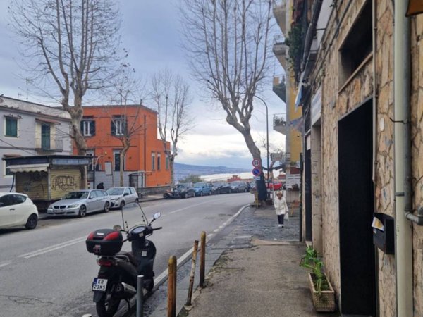 negozio in vendita a Napoli in zona Arenella