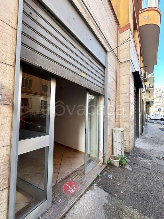 negozio in vendita a Napoli in zona Arenella