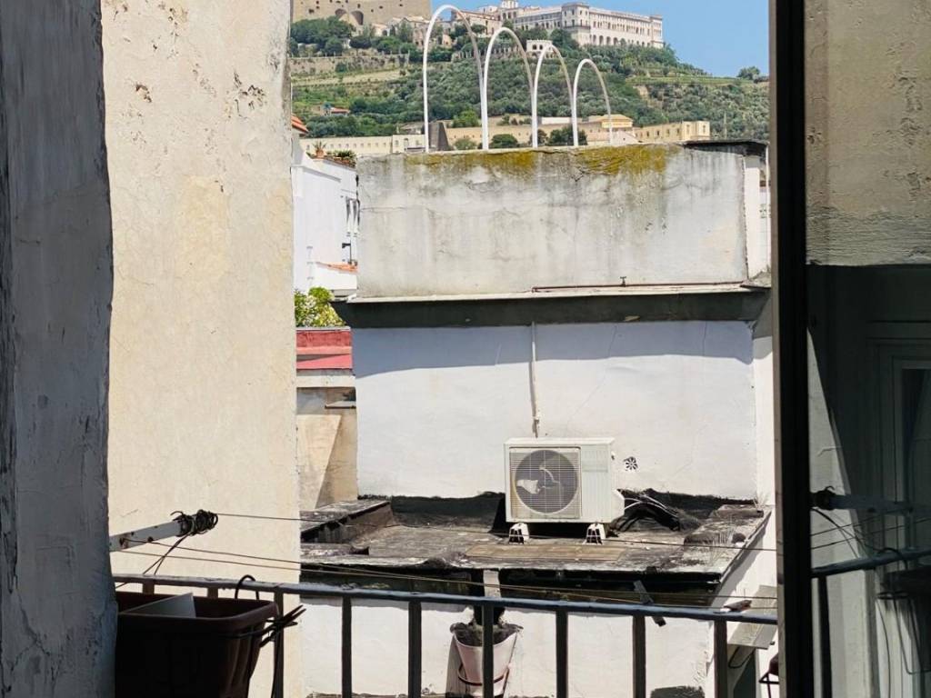 appartamento in vendita a Napoli in zona Chiaia