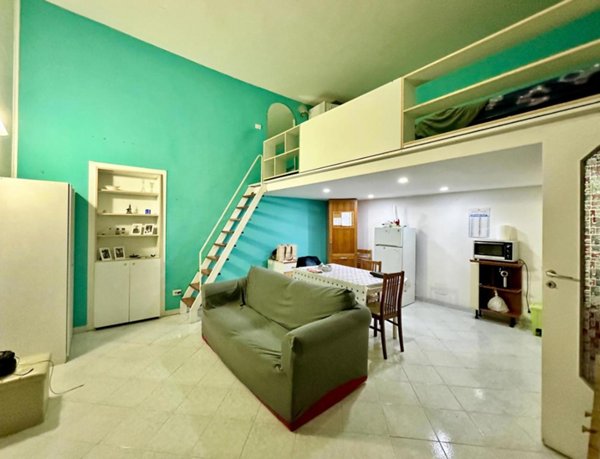 appartamento in vendita a Napoli in zona Chiaia