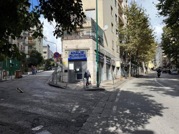ufficio in vendita a Napoli in zona Arenella