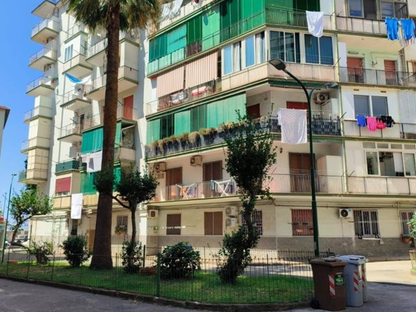 appartamento in vendita a Napoli in zona Fuorigrotta