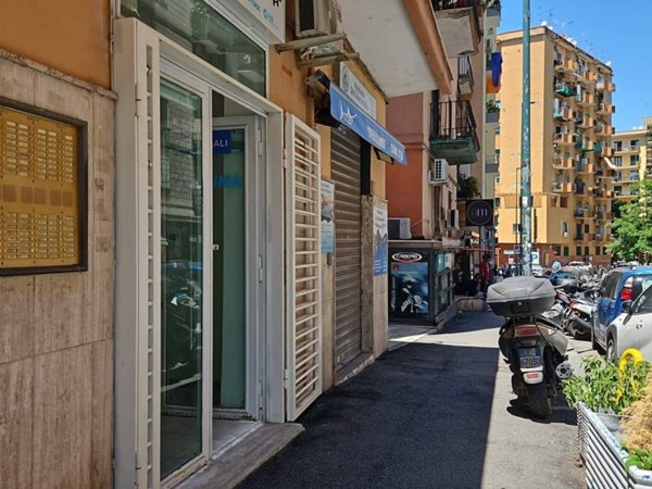 negozio in vendita a Napoli in zona Vomero