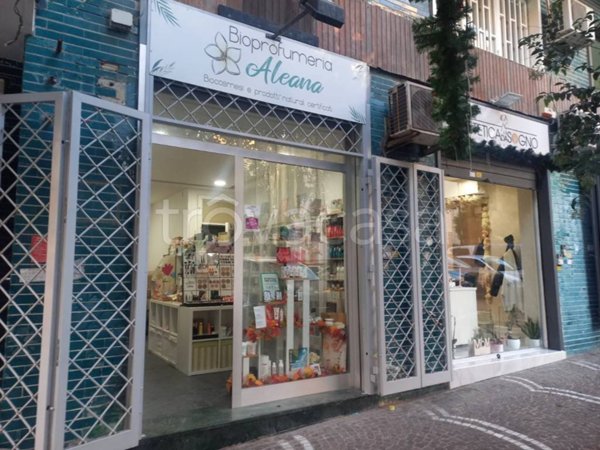 negozio in vendita a Napoli in zona Capodimonte / Colli Aminei