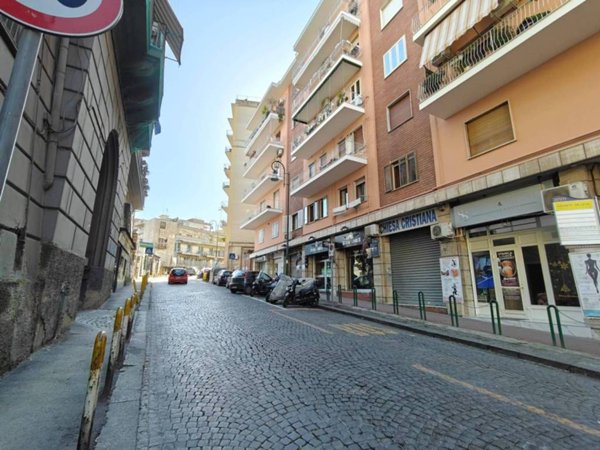 negozio in vendita a Napoli in zona Arenella
