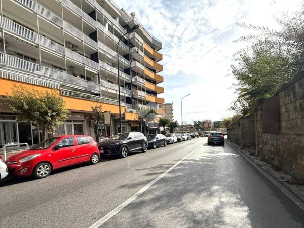 negozio in vendita a Napoli in zona Camaldoli