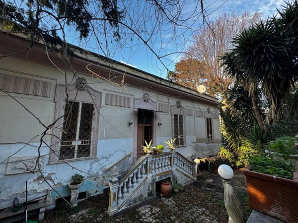 casa indipendente in vendita a Napoli in zona Vomero