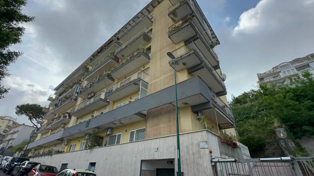 appartamento in vendita a Napoli in zona Posillipo