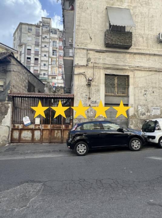appartamento in vendita a Napoli in zona San Carlo all'Arena
