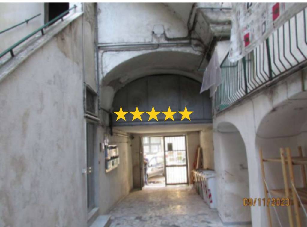 appartamento in vendita a Napoli in zona San Carlo all'Arena