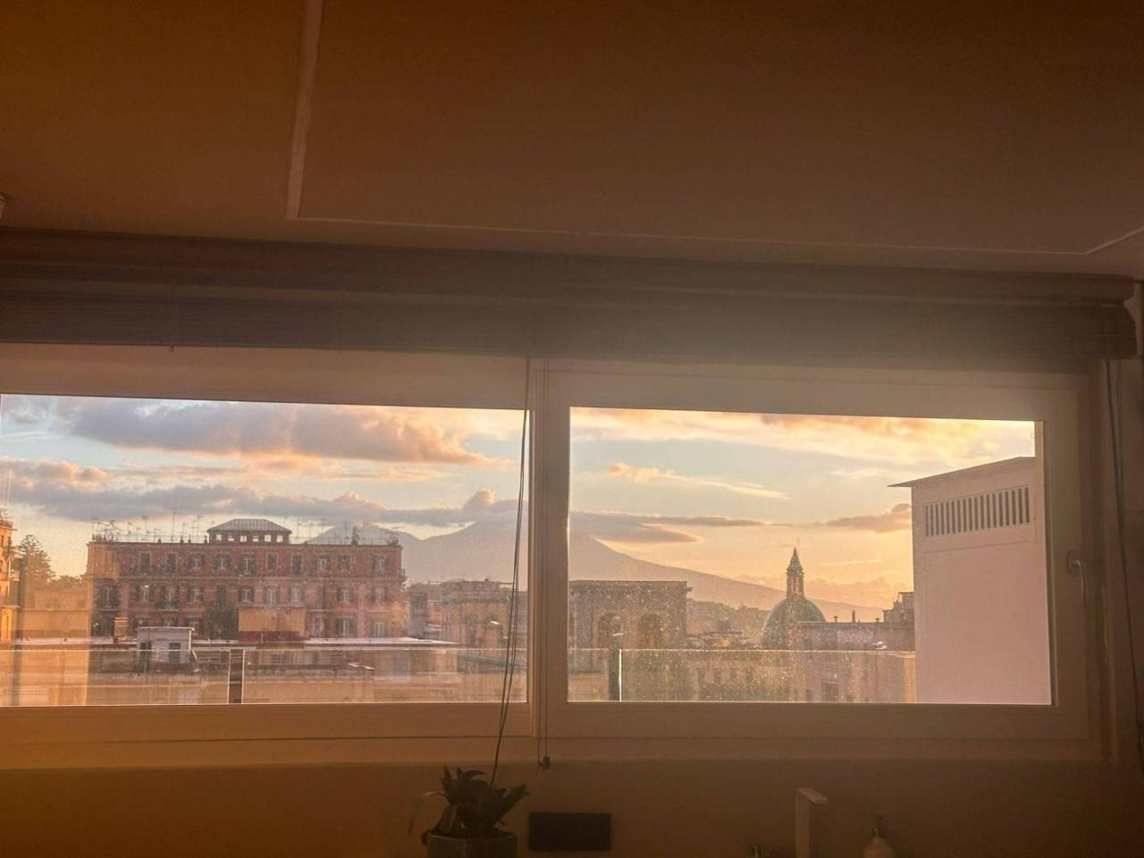 appartamento in vendita a Napoli in zona Chiaia