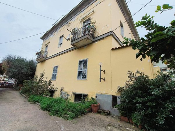 appartamento in vendita a Napoli in zona Bagnoli