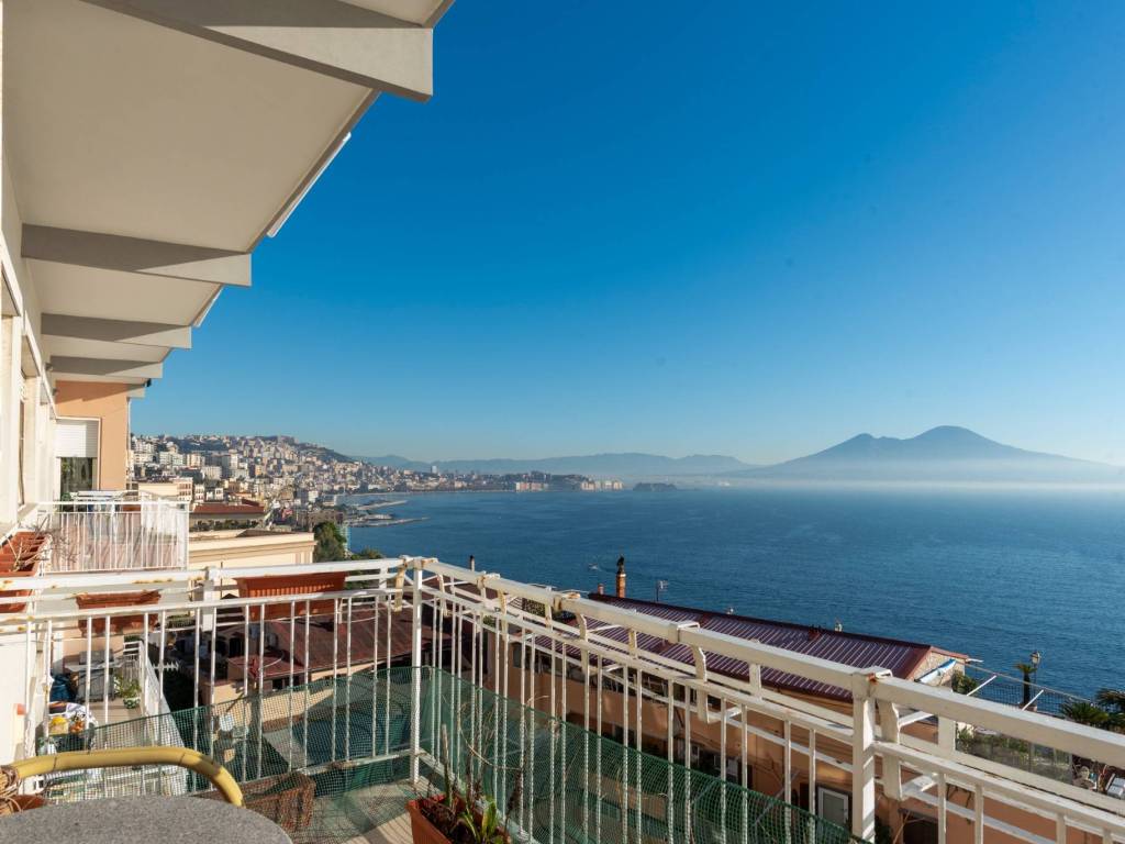 appartamento in vendita a Napoli in zona Posillipo