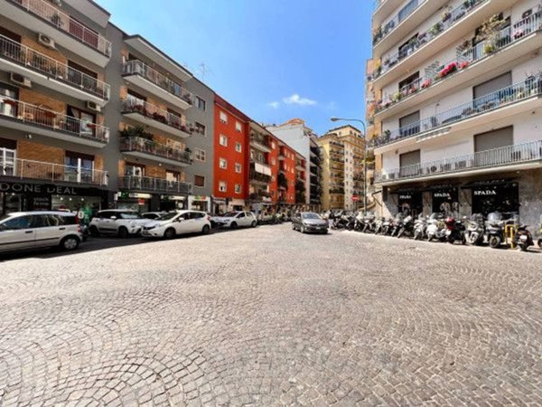 appartamento in vendita a Napoli in zona Chiaia