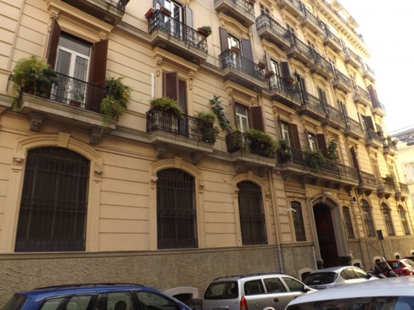 appartamento in vendita a Napoli in zona Stella