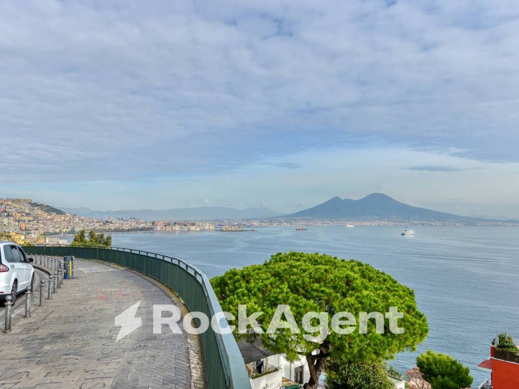 appartamento in vendita a Napoli in zona Posillipo
